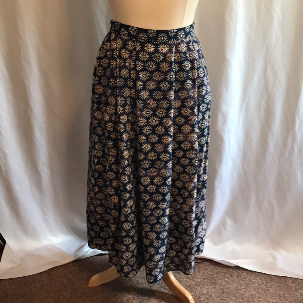 🧨SALE 3/$25‼️
🤟🏽Endeavor Trading Long Hobo Style Skirt 🙏🏻